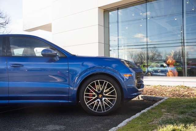 Used 2025 Porsche Cayenne GTS image 11