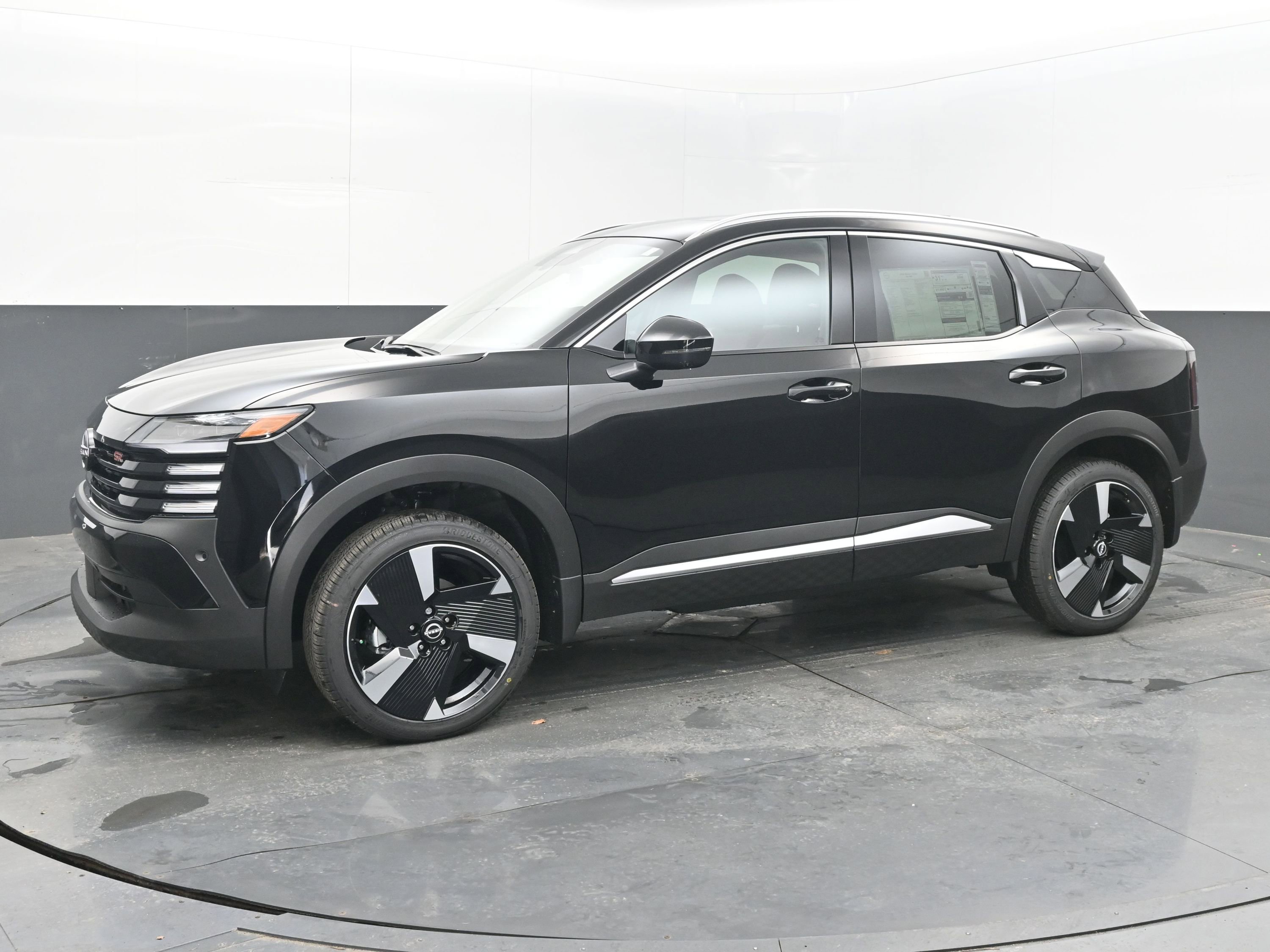 New 2026 Nissan Kicks SR w/ SR Premium Package image 4