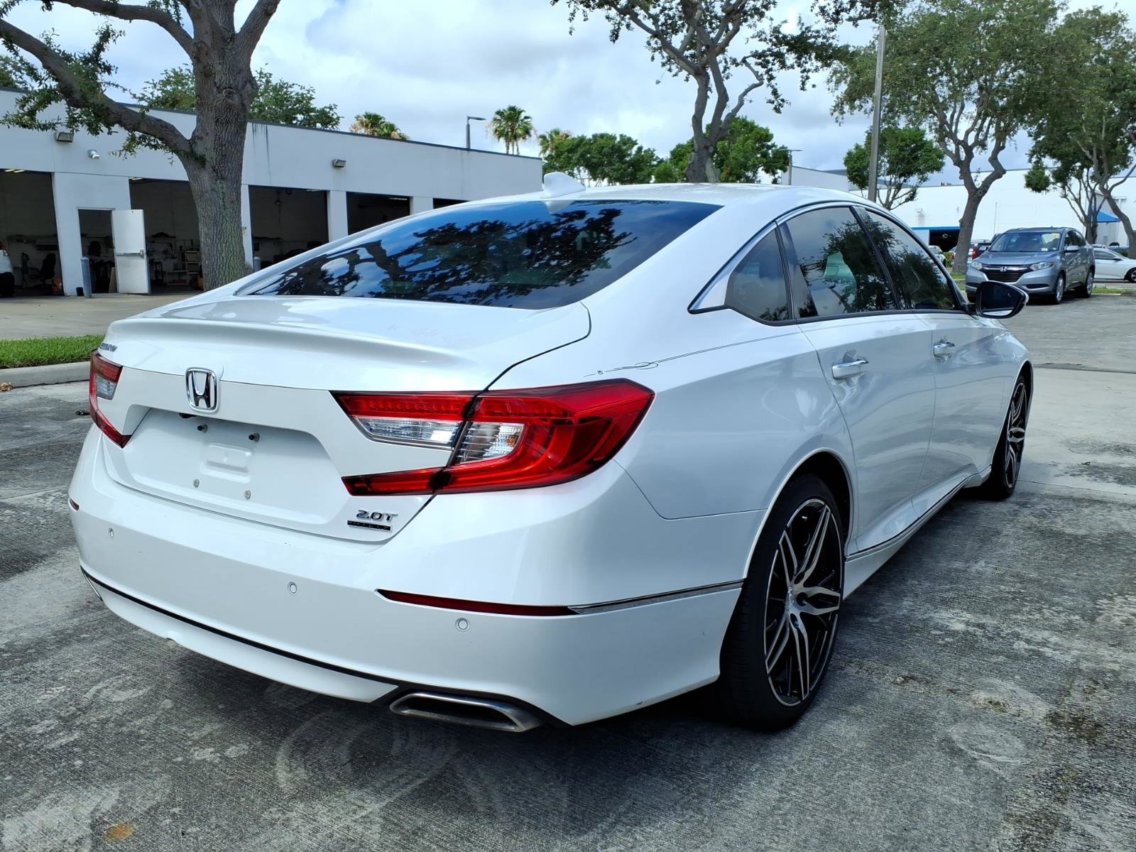 Used 2021 Honda Accord Touring image 11
