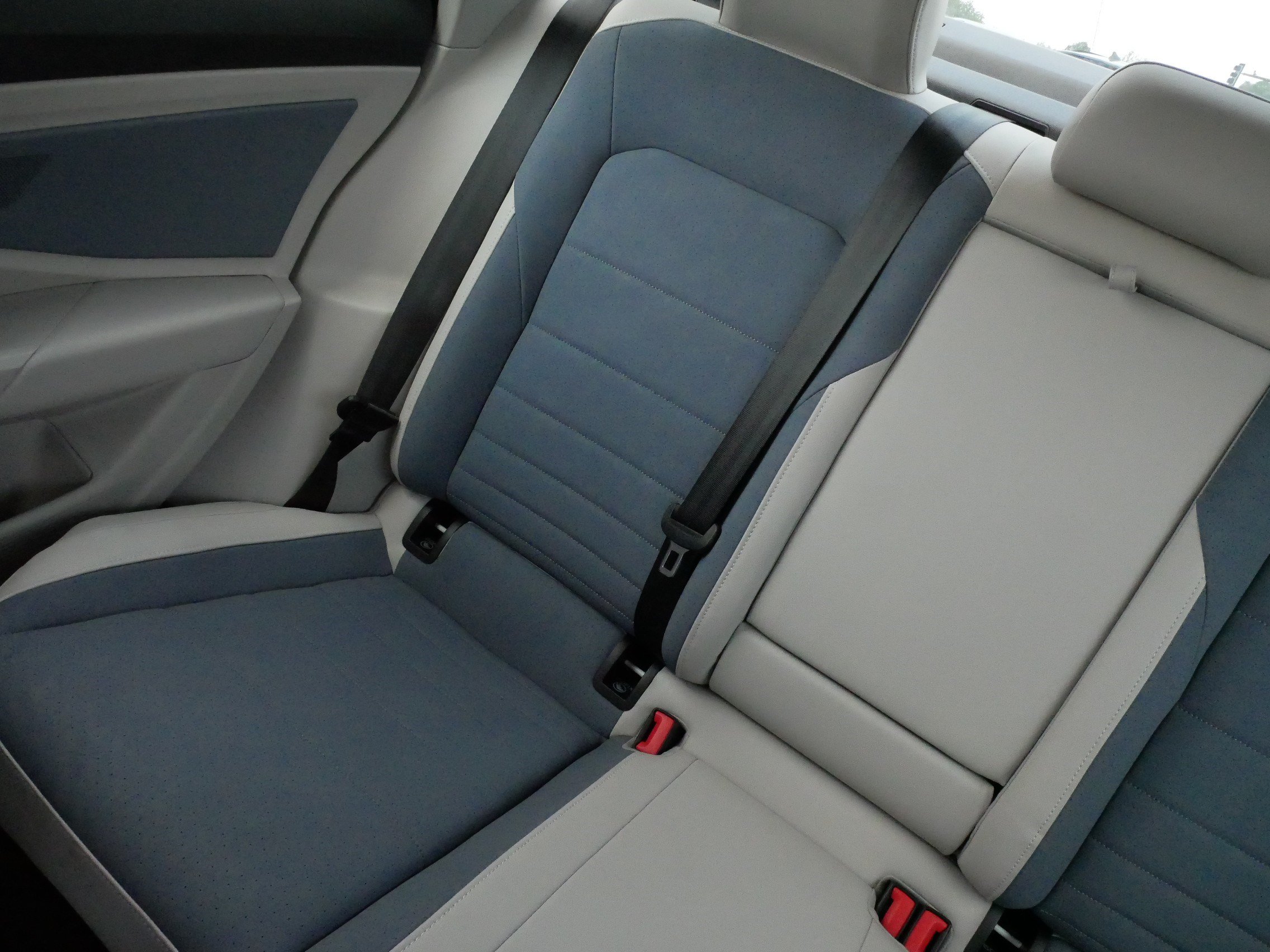 Used 2025 Volkswagen Jetta SE w/ Sunroof Package FWD image 12