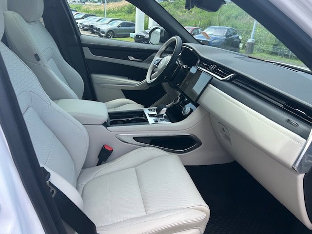 Used 2026 Jaguar F-PACE R-Dynamic S image 18