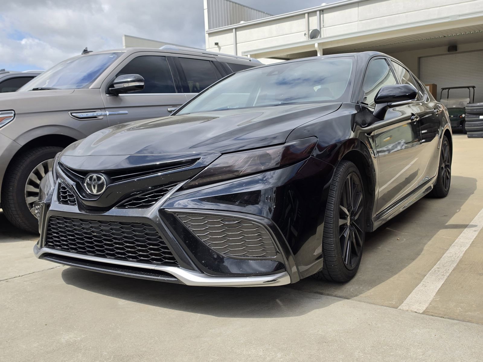 Used 2021 Toyota Camry XSE image 19
