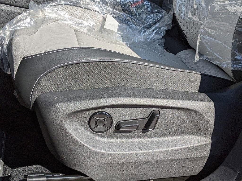 New 2026 Volkswagen Tiguan SE image 13