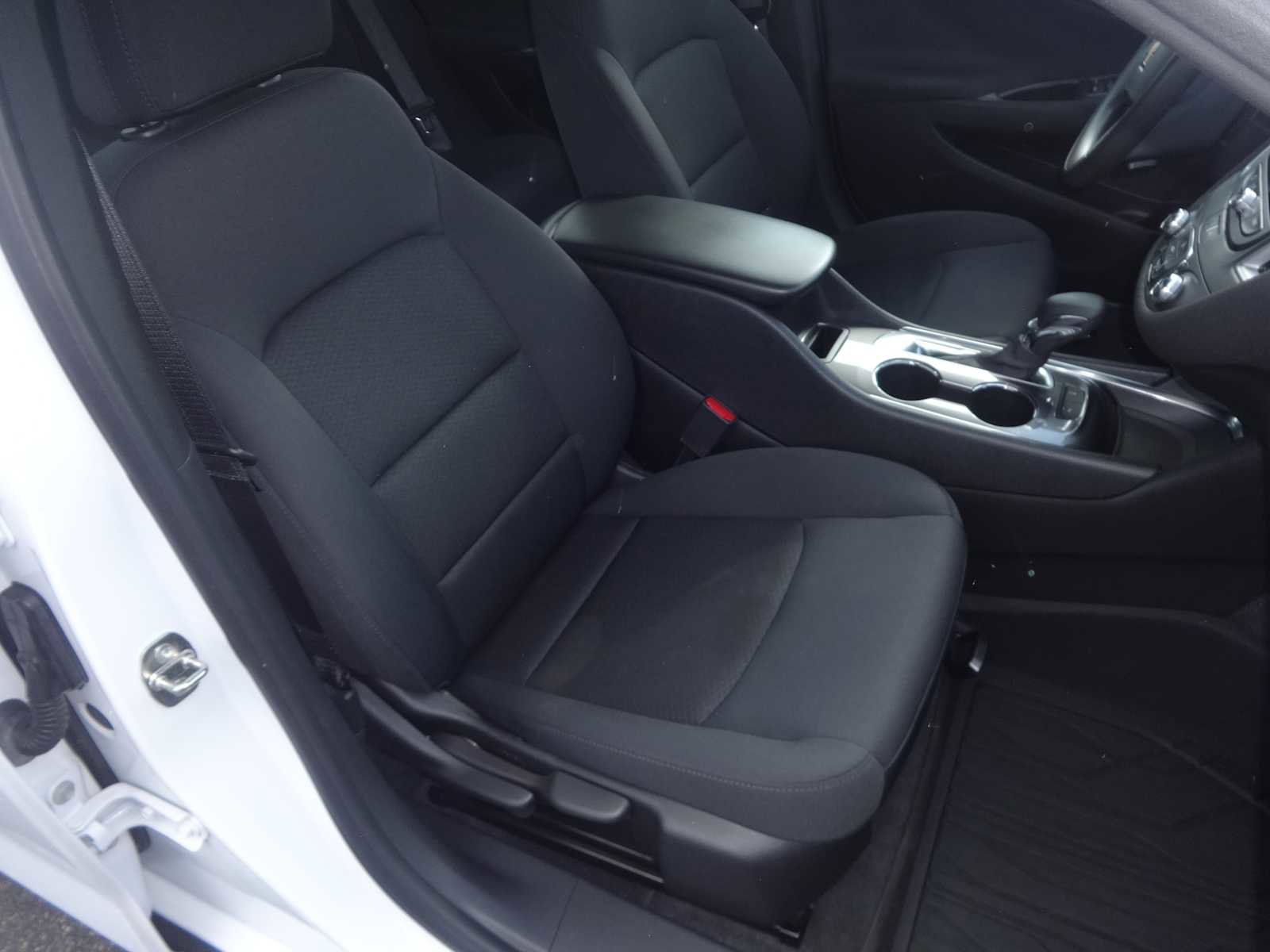 Used 2021 Chevrolet Malibu LS image 9