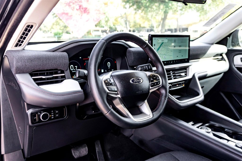 Used 2025 Ford Explorer Active image 15