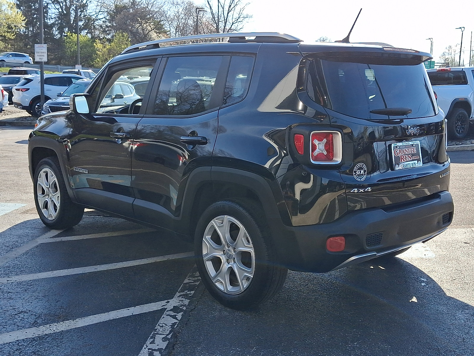 Used 2016 Jeep Renegade Limited image 4
