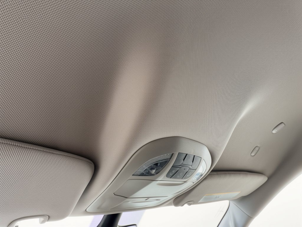Used 2023 Chrysler Voyager LX FWD image 27