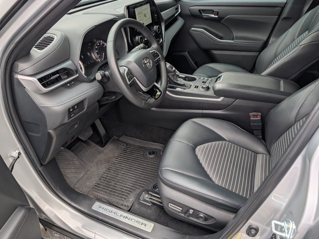 Used 2024 Toyota Highlander XSE AWD/4WD image 9