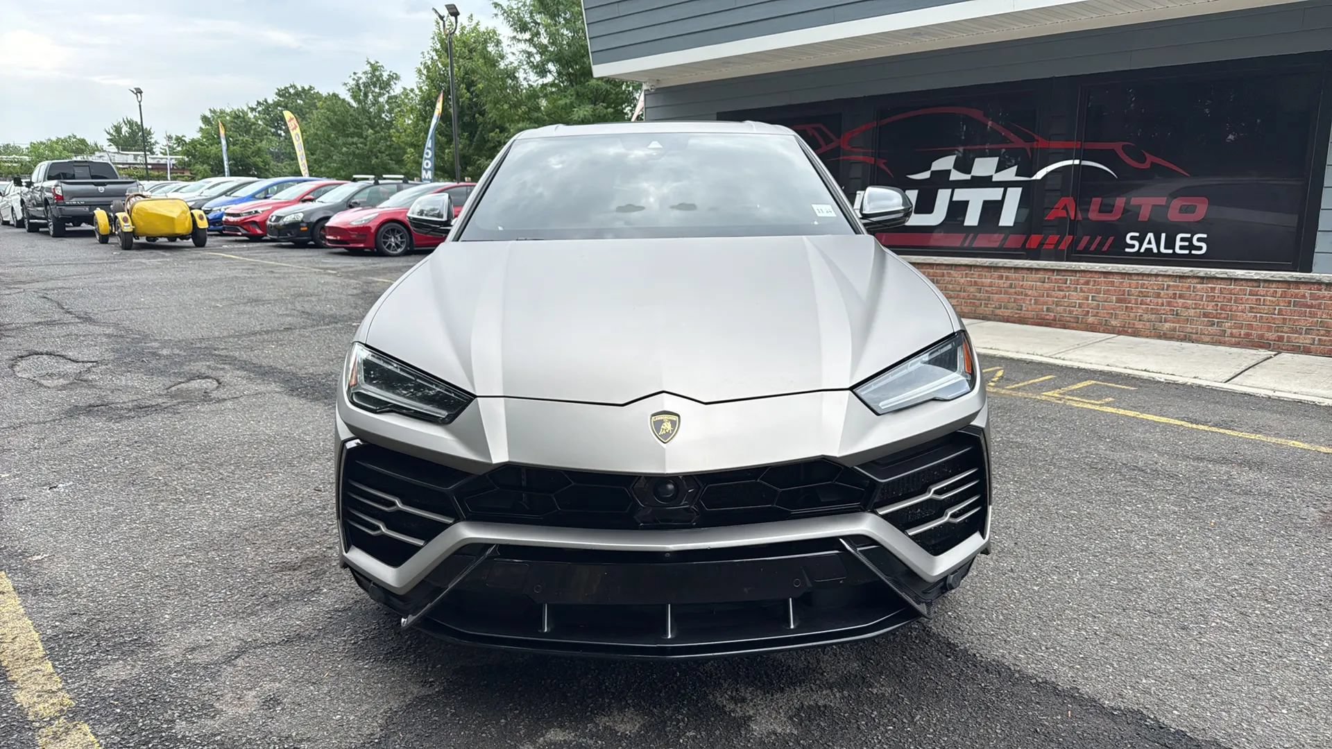 Used 2019 Lamborghini Urus AWD/4WD image 2