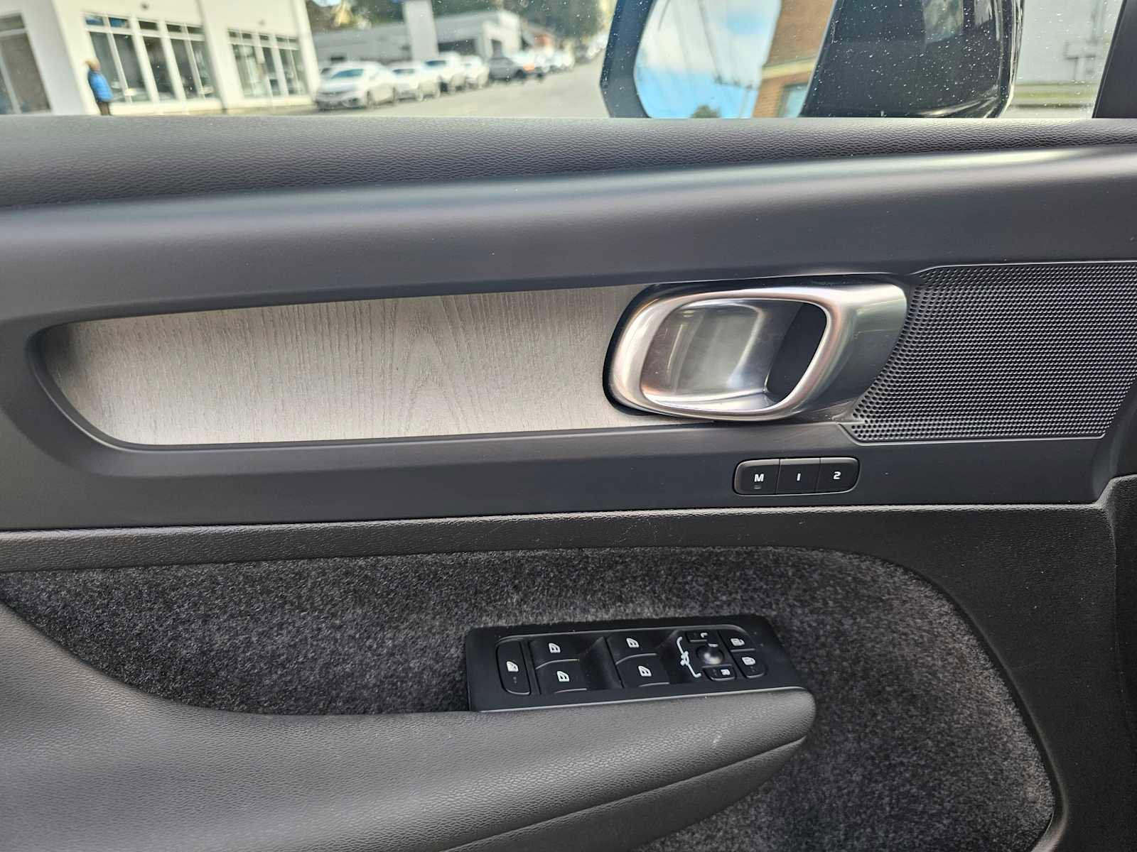 Used 2025 Volvo XC40 B5 Plus w/ Protection Package Premier image 25