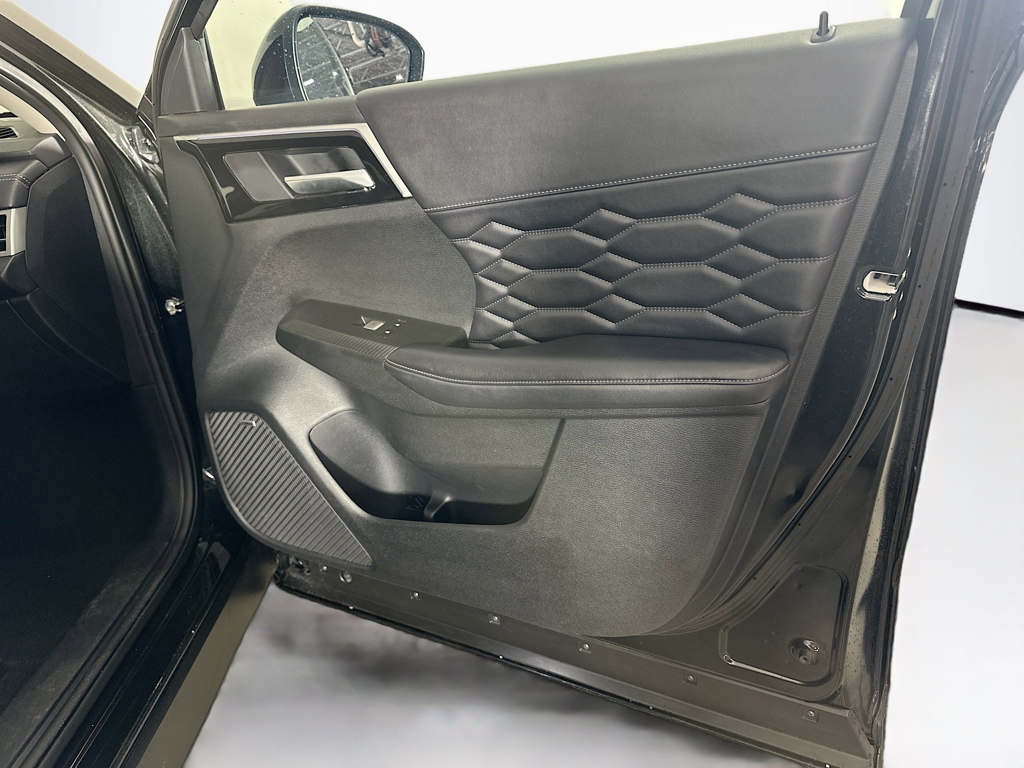 Used 2025 Mitsubishi Outlander SEL image 34