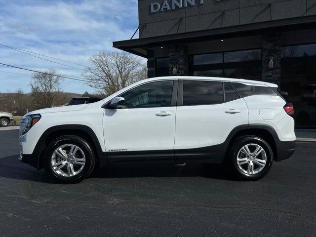 Used 2024 GMC Terrain SLE image 13