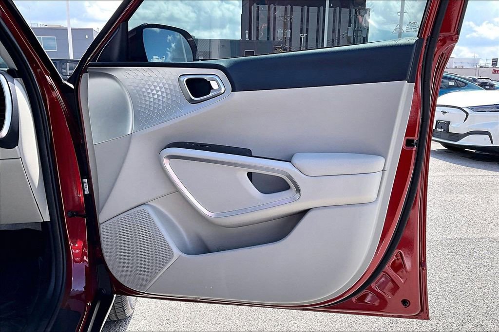 Used 2025 Kia Soul LX image 22
