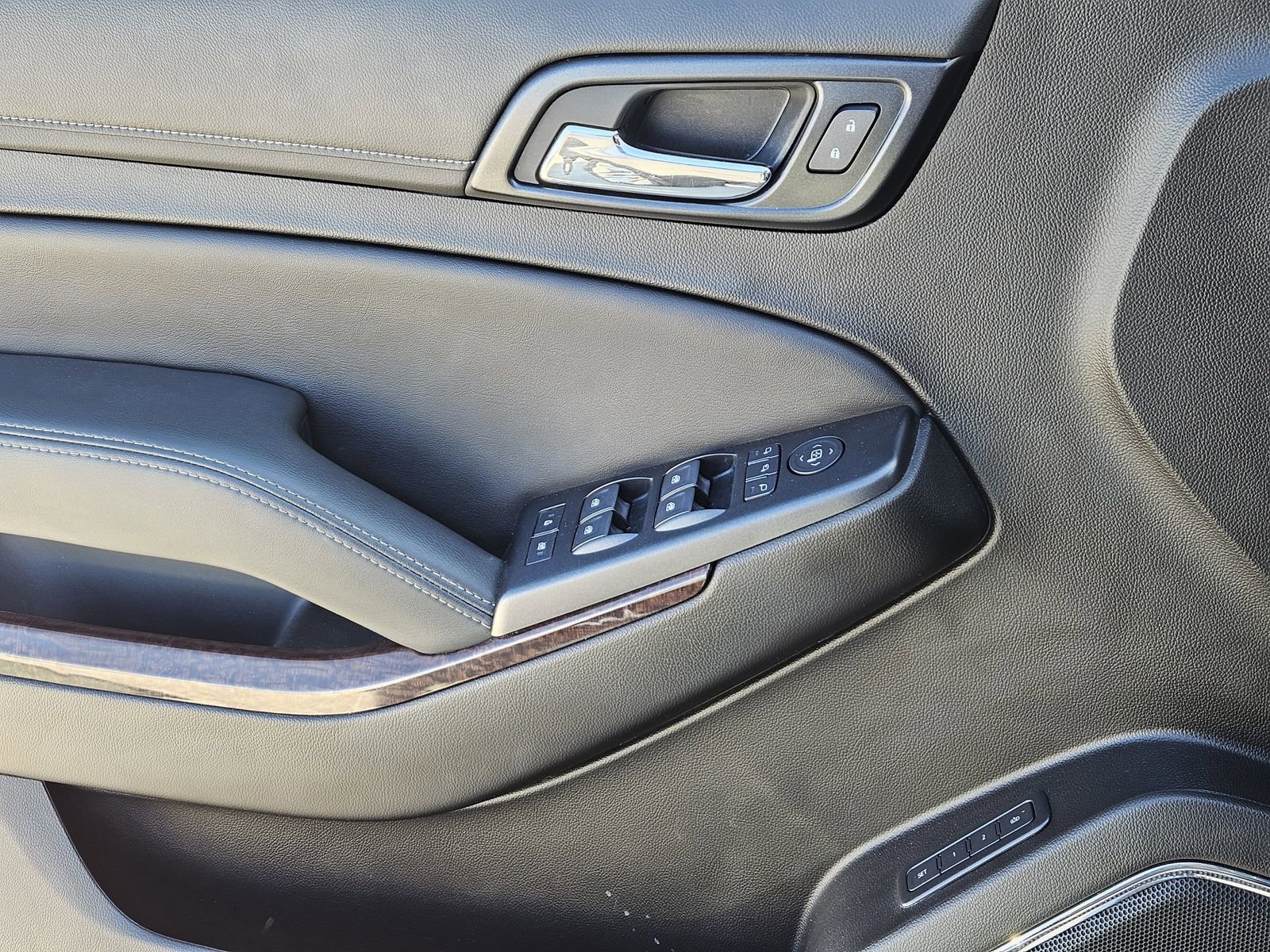 Used 2020 GMC Yukon SLT w/ Premium Edition image 28