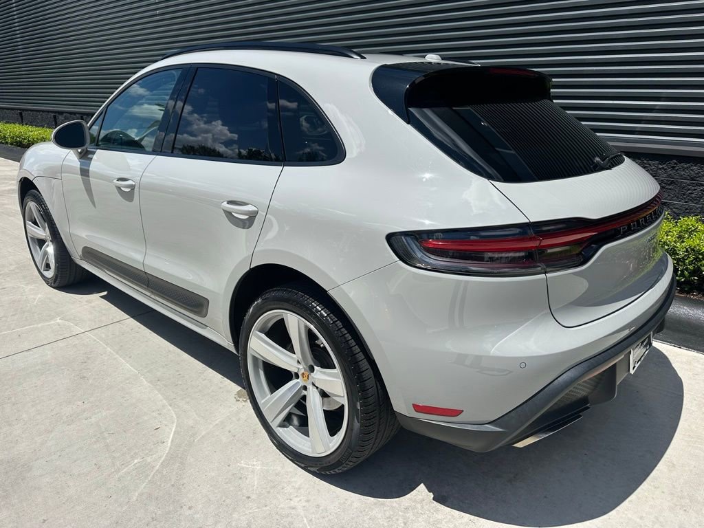 Certified 2023 Porsche Macan AWD/4WD image 3