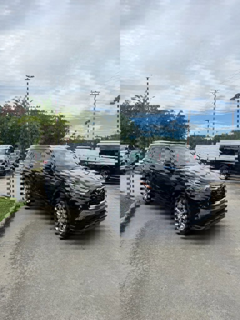 Used 2021 Toyota Highlander Limited image 4