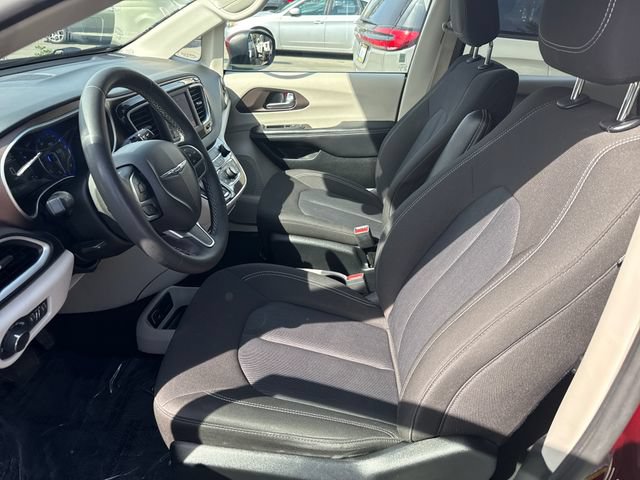 Used 2023 Chrysler Voyager LX FWD image 15