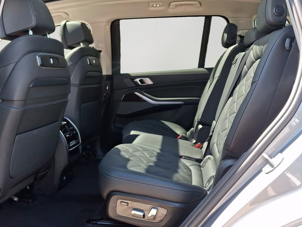 Certified 2025 BMW X7 xDrive40i w/ Premium Package AWD/4WD image 8