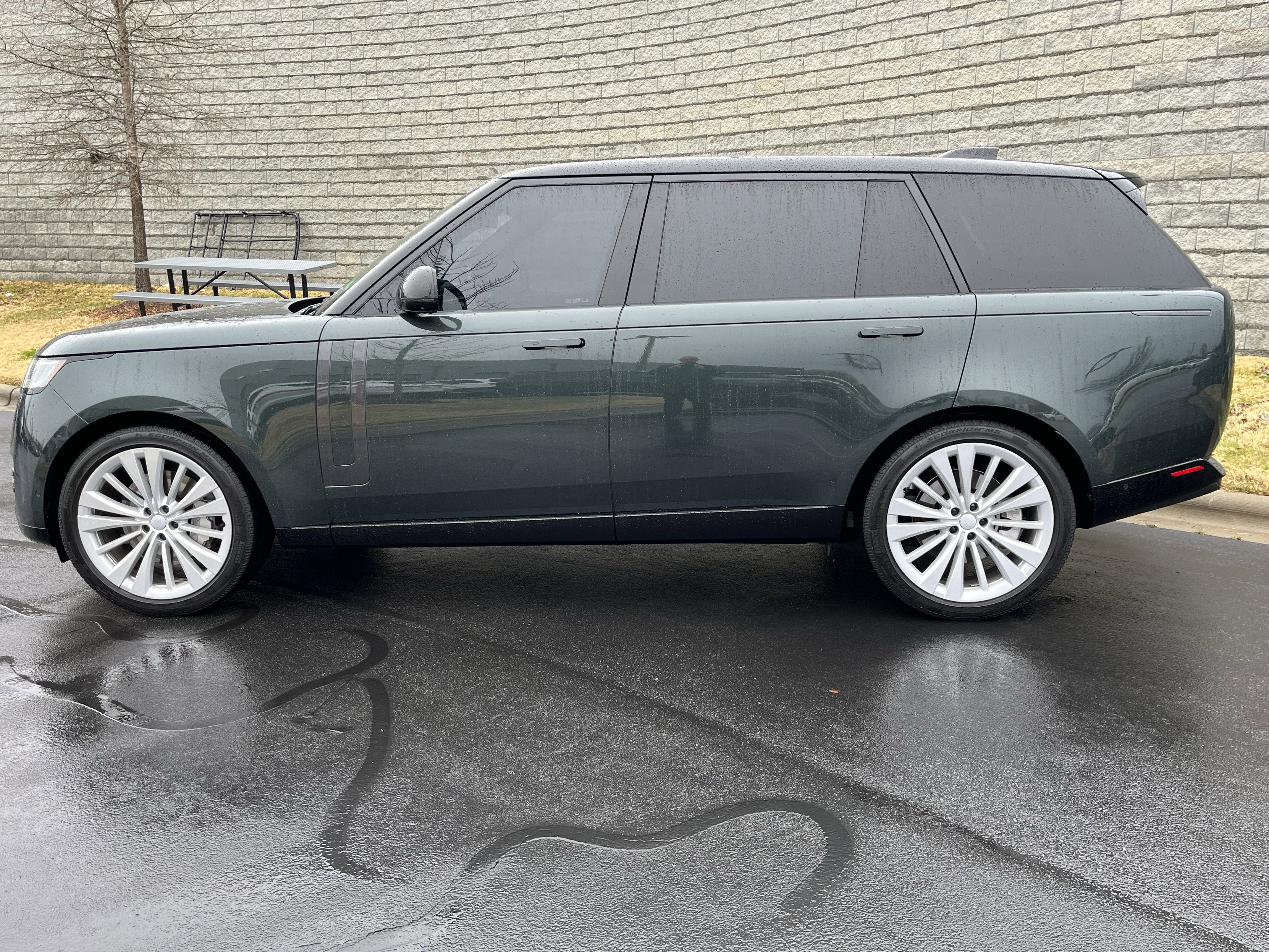 Certified 2025 Land Rover Range Rover Long Wheelbase SE image 4
