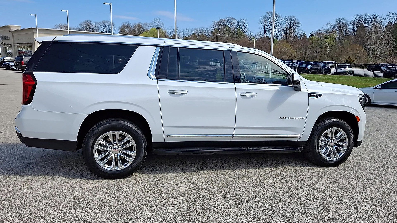 Certified 2024 GMC Yukon XL SLT w/ SLT Premium Package image 9