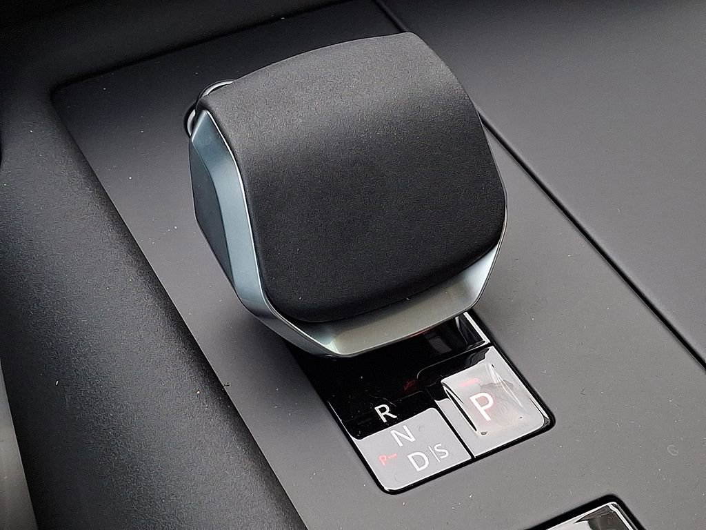 New 2026 Land Rover Discovery S image 12