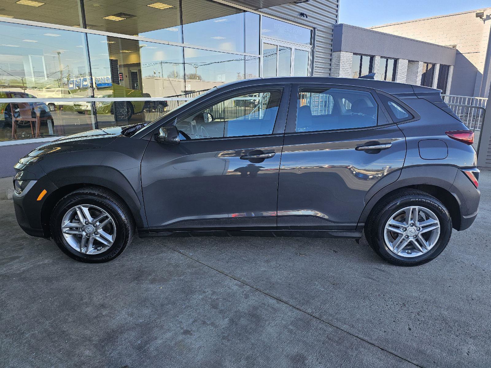 Used 2023 Hyundai Kona SE image 2