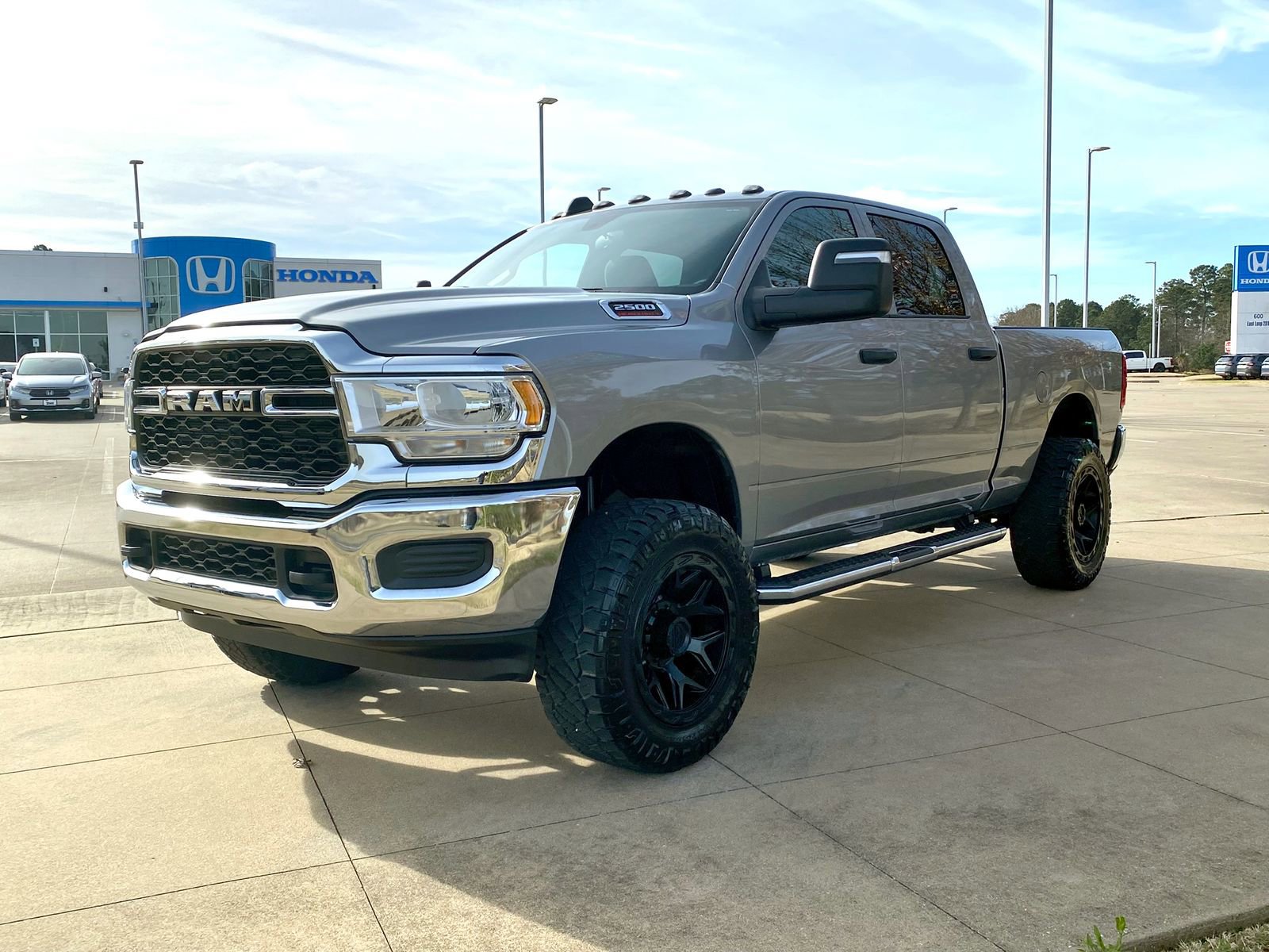 Used 2024 RAM 2500 Tradesman w/ Chrome Appearance Group image 3