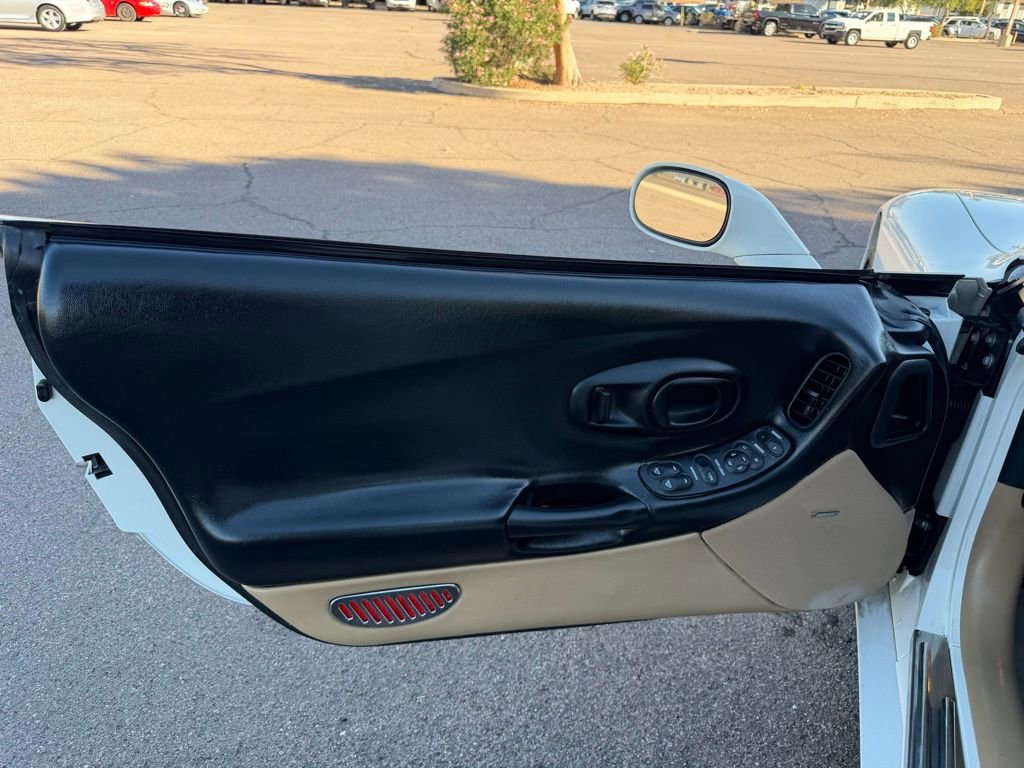 Used 2003 Chevrolet Corvette Coupe w/ Preferred Equipment Group image 19