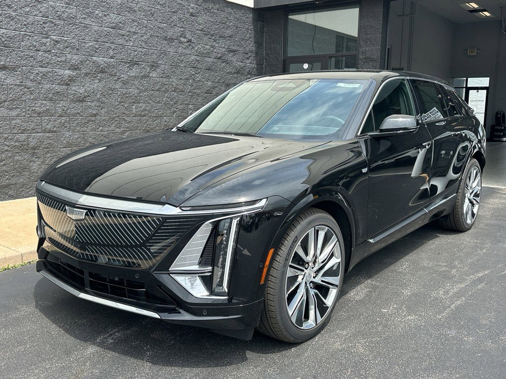 New 2025 Cadillac Lyriq Luxury w/ LPO, Floor Liner Package AWD/4WD image 6