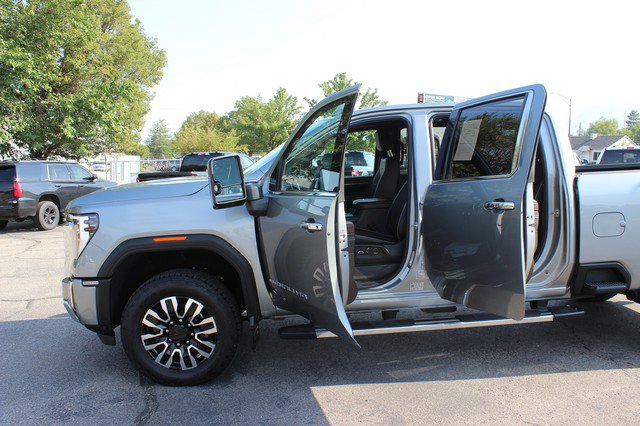 Used 2024 GMC Sierra 3500 Denali image 8