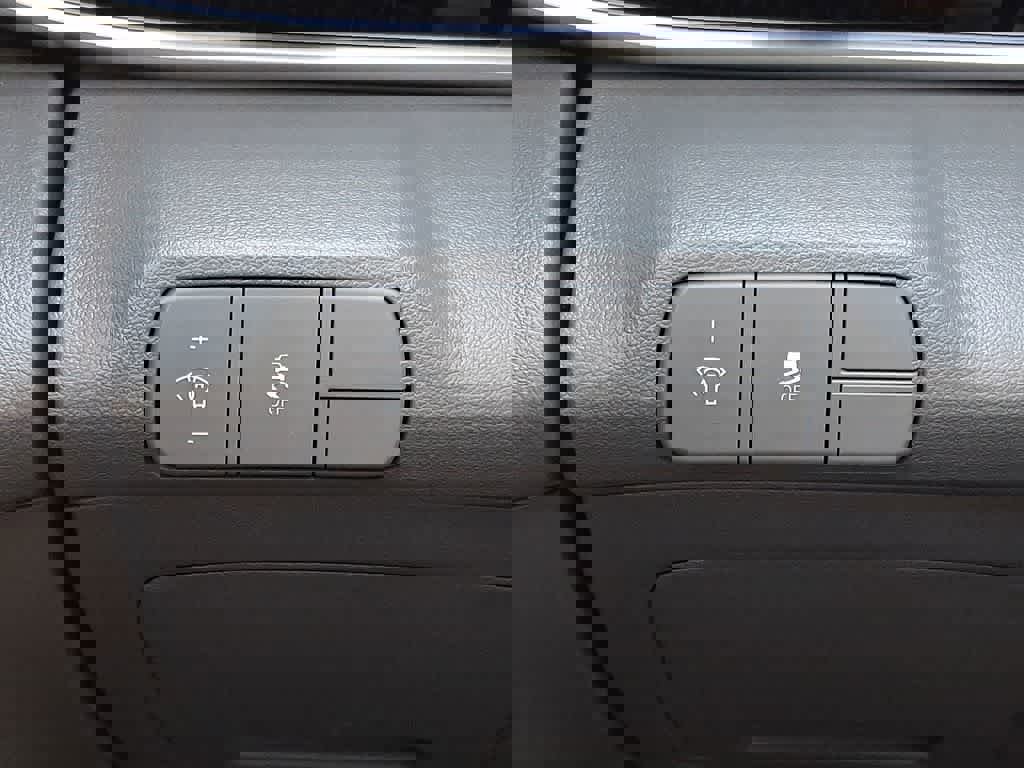 Used 2024 Hyundai Elantra SEL image 24