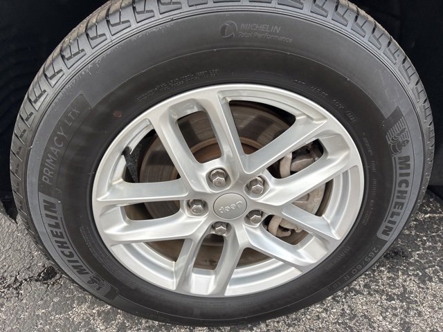 Used 2023 Jeep Grand Cherokee L Laredo w/ Luxury Tech Group I image 28