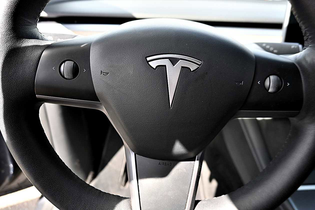 Used 2022 Tesla Model Y Performance AWD/4WD image 22