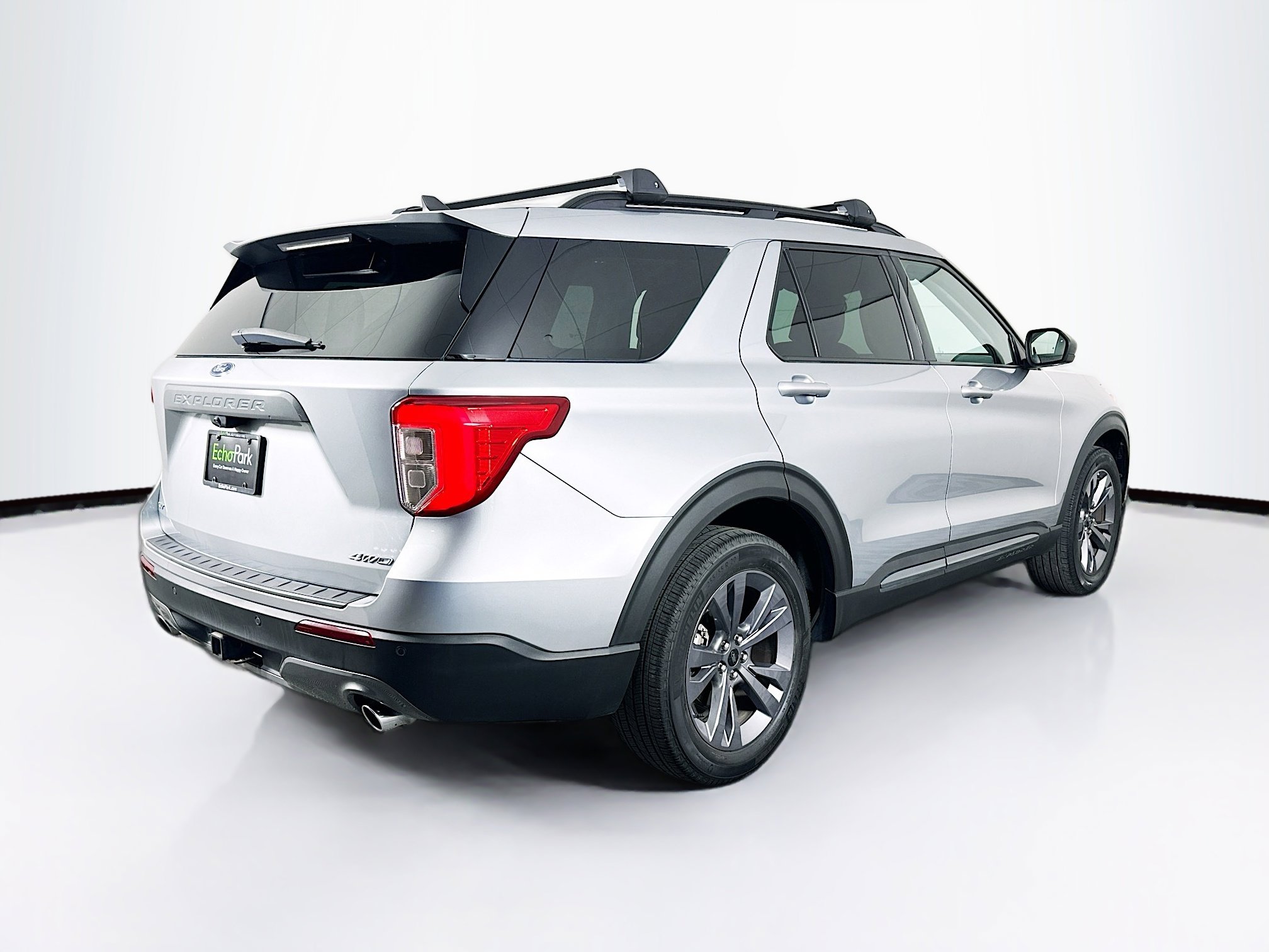 Used 2022 Ford Explorer XLT w/ Equipment Group 202A image 9