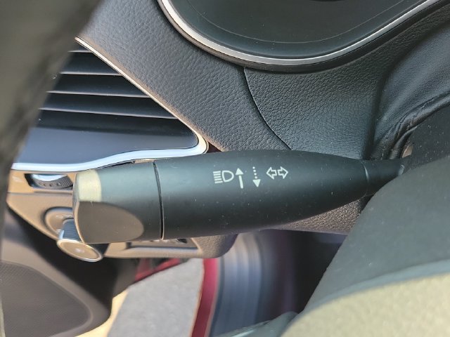 Used 2019 Jeep Cherokee Latitude Plus AWD/4WD image 13