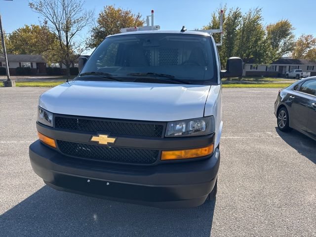 Used 2025 Chevrolet Express 3500 w/ Driver Convenience Package RWD image 5