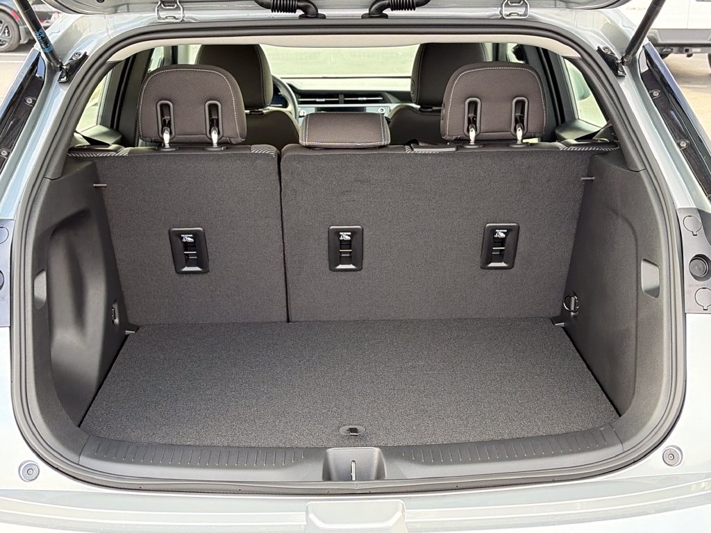New 2027 Chevrolet Bolt LT FWD image 7