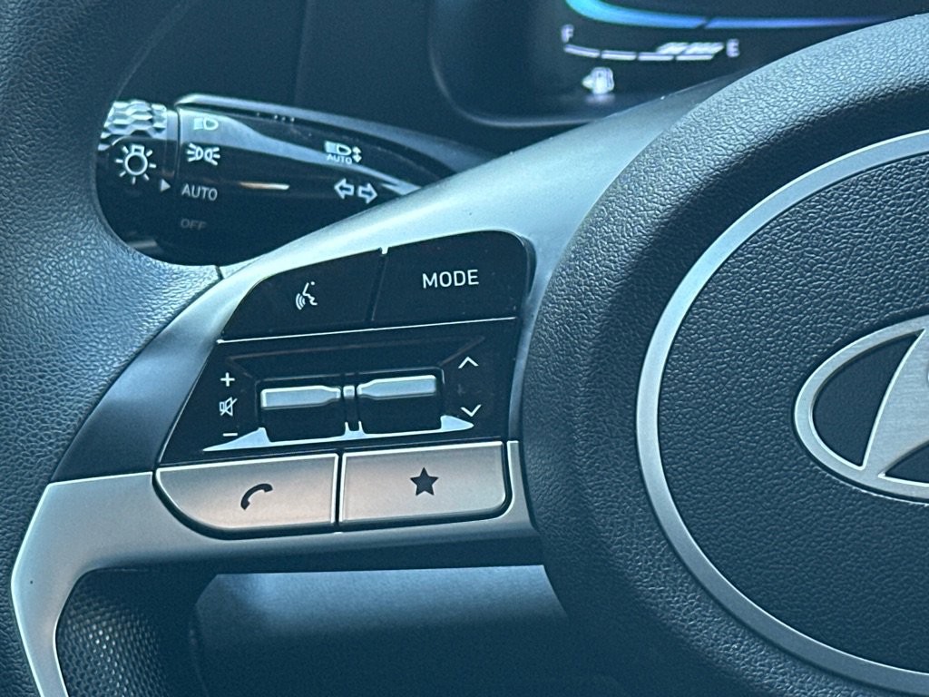 Used 2024 Hyundai Elantra SE image 23