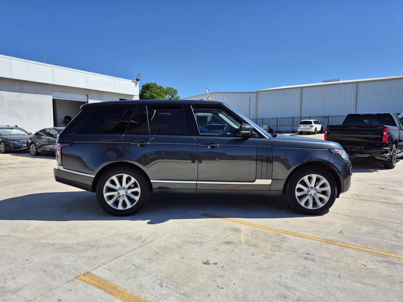 Used 2017 Land Rover Range Rover HSE image 6