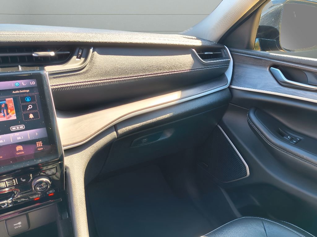 Used 2022 Jeep Grand Cherokee Limited image 27