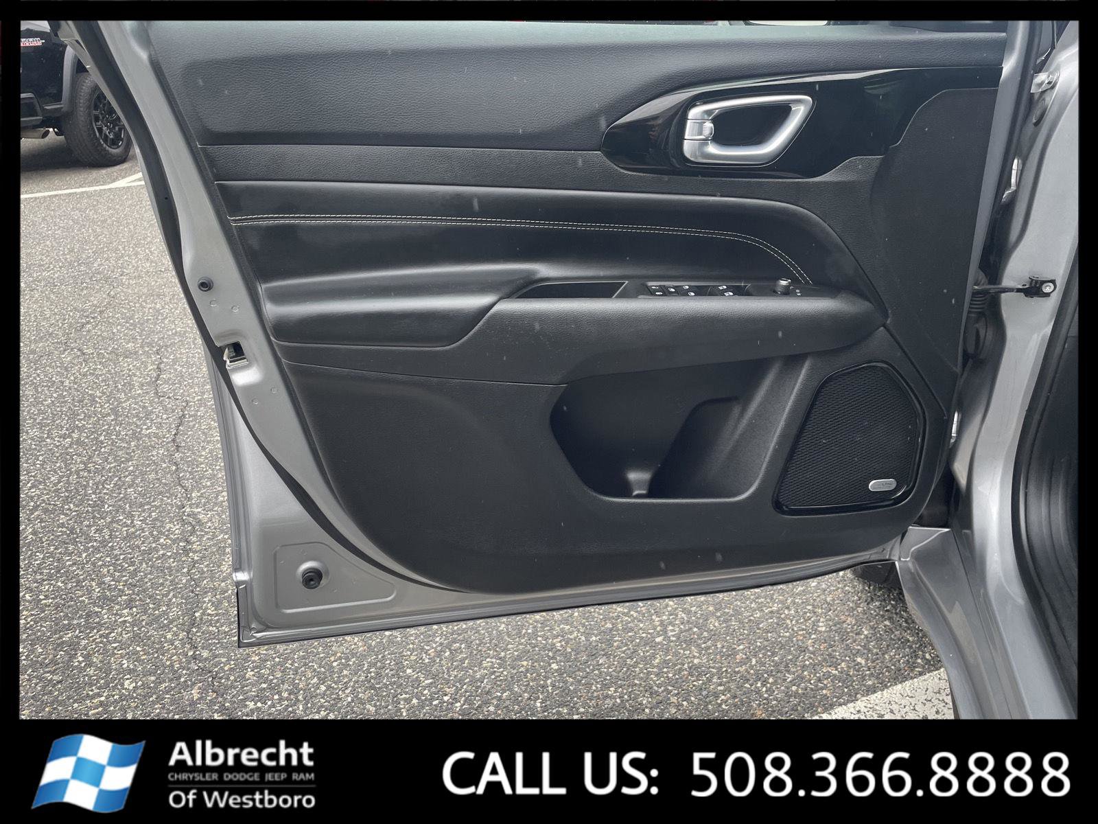 Used 2023 Jeep Compass High Altitude image 11