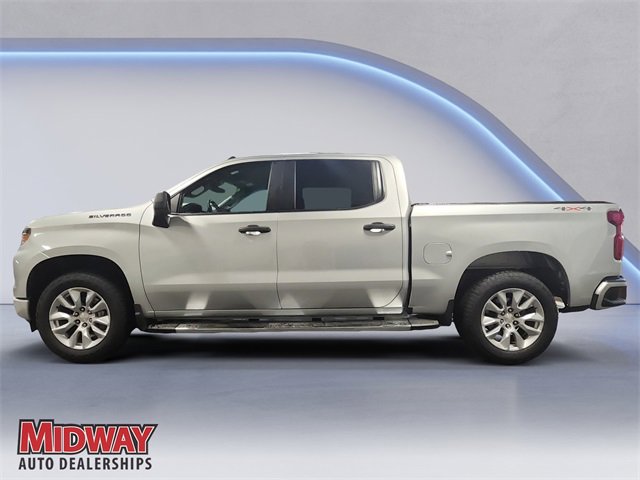 Used 2022 Chevrolet Silverado 1500 Custom image 2