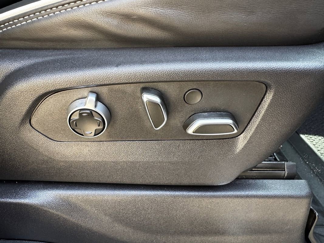 Used 2025 GMC Sierra 2500 AT4X AWD/4WD image 28