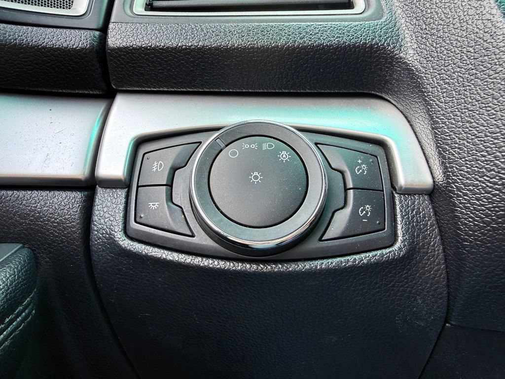 Used 2017 Ford Explorer XLT FWD image 39