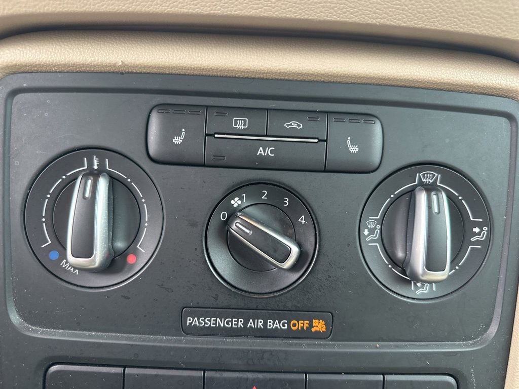 Used 2013 Volkswagen Beetle 2.5 image 24