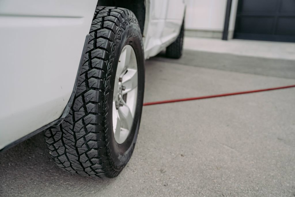 Used 2014 RAM 1500 Classic SLT w/ Luxury Group image 9