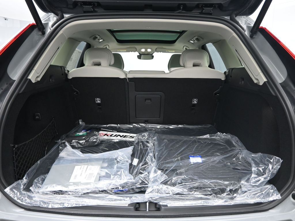 New 2026 Volvo XC60 B5 Ultra w/ Protection Package Premier image 22