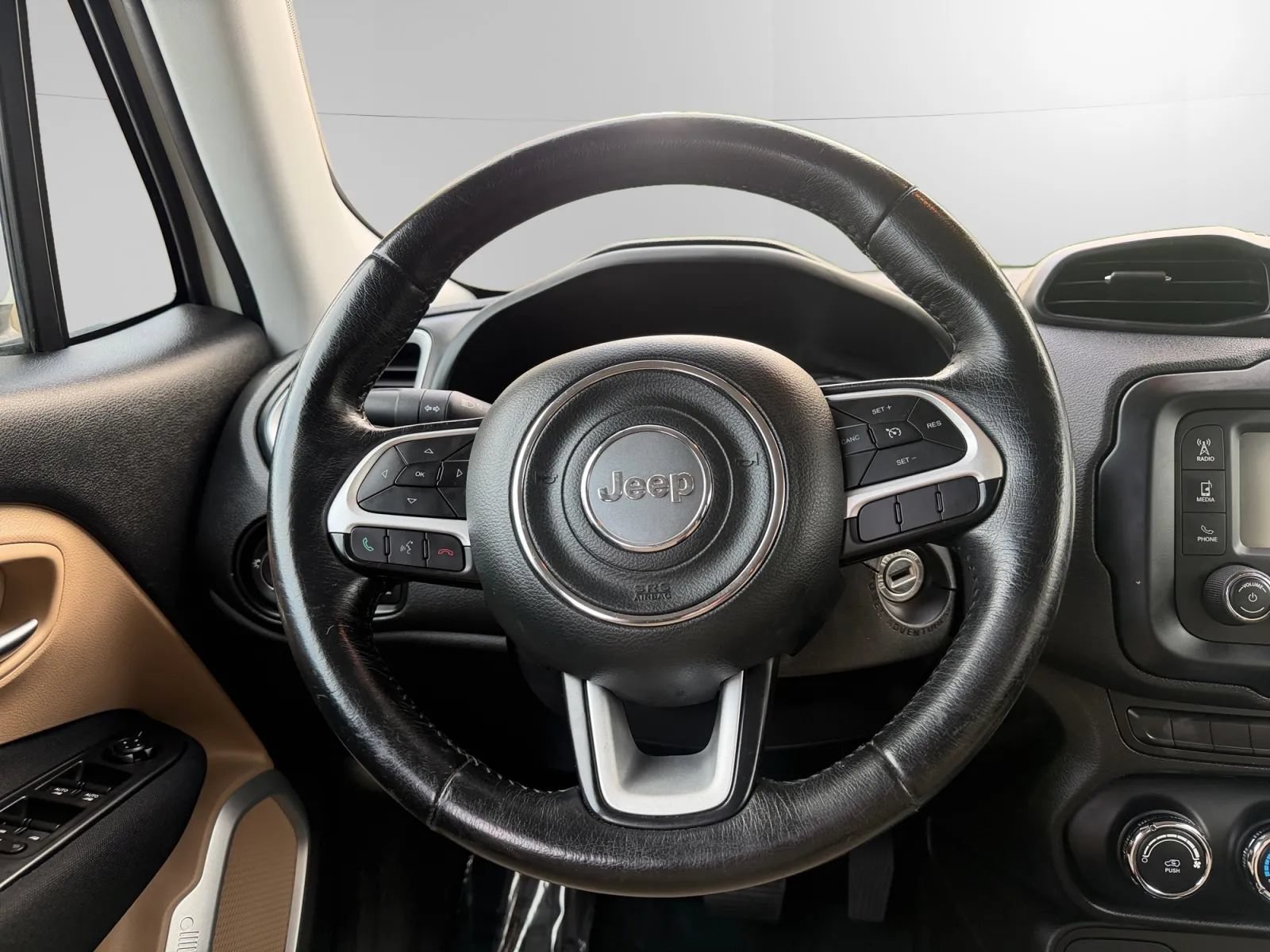 Used 2015 Jeep Renegade Latitude AWD/4WD image 14