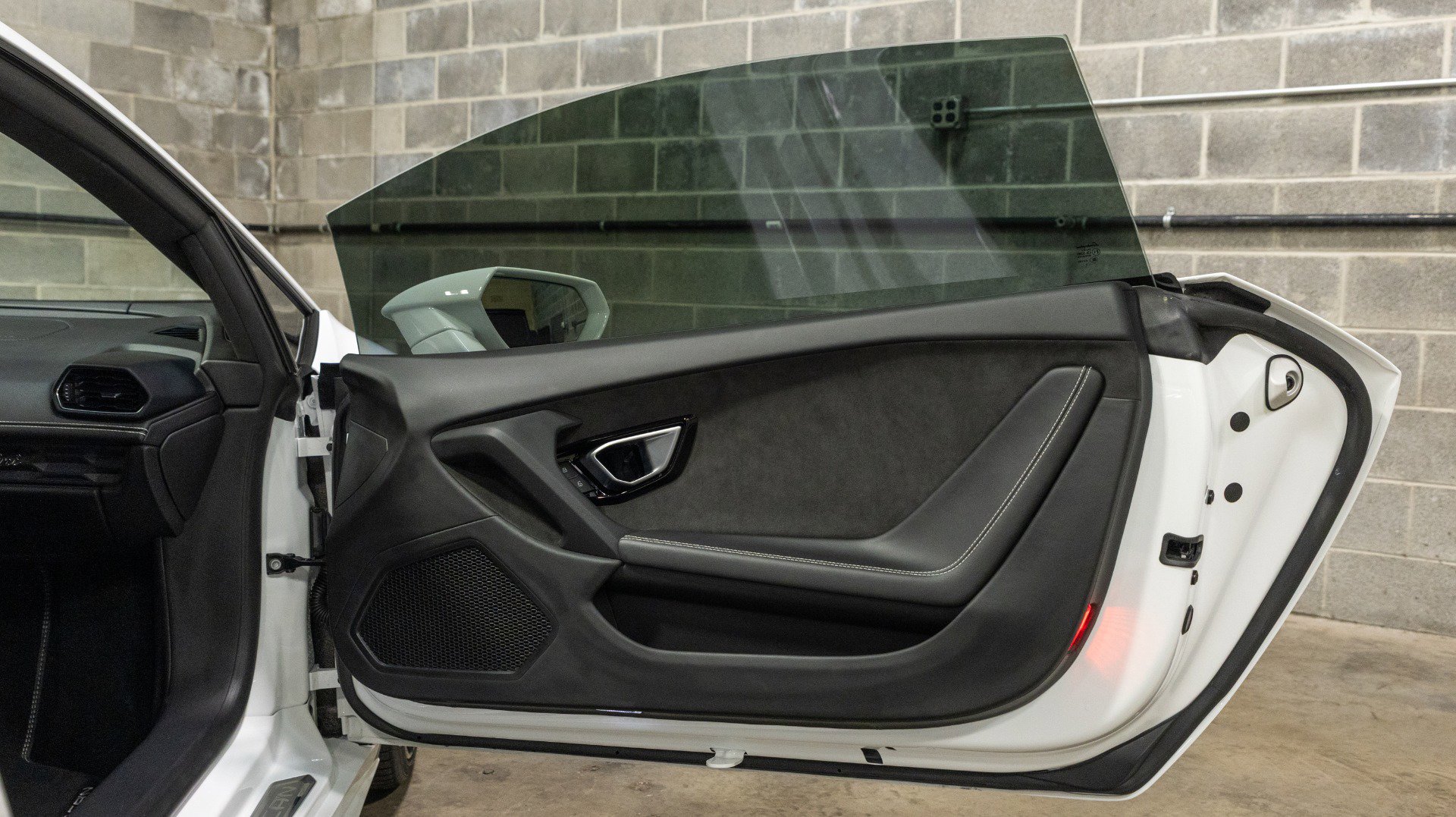 Used 2016 Lamborghini Huracan LP 610-4 image 45