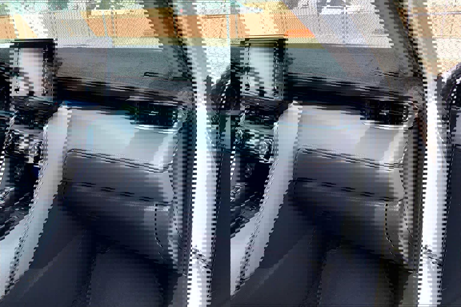 Used 2021 Toyota Venza LE w/ Carpet Mat Package (TMS) image 16